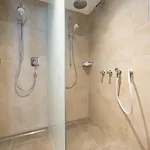 Luxury In With Sauna 木屋 *