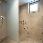 Luxury In With Sauna בקתה