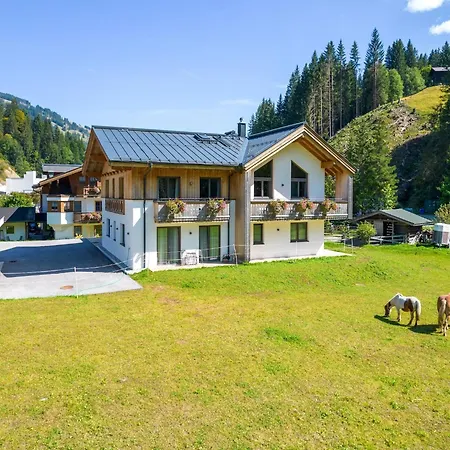 Luxury In With Sauna Chalet Saalbach-Hinterglemm